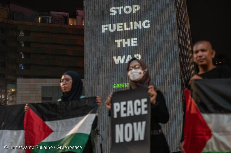 Greenpeace Indonesia activists hold a solidarity action and projecting the Anti-War messages on to a hotel building in the business district of Jakarta. Greenpeace Indonesia also calls for an immediate ceasefire and demand the Israeli government to stop the blockade to food, water, medicine and fuel supplies to the Gaza citizens. Greenpeace Indonesia activists hold a solidarity action and projecting the Anti-War messages on to a hotel building in the business district of Jakarta. Greenpeace Indonesia also calls for an immediate ceasefire and demand the Israeli government to stop the blockade to food, water, medicine and fuel supplies to the Gaza citizens.