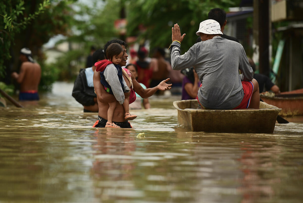 Typhoon Yagi Impacts in Bulacan. © Noel Celis / Greenpeace Typhoon Yagi Impacts in Bulacan. © Noel Celis / Greenpeace