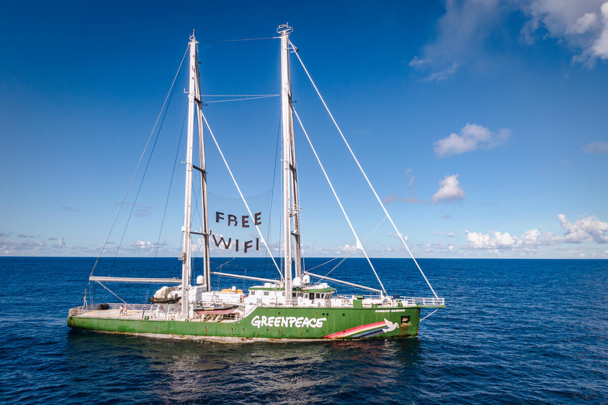 Free WiFi Banner on the Rainbow Warrior in the Pacific Ocean. © Myrthe Verweij / Greenpeace