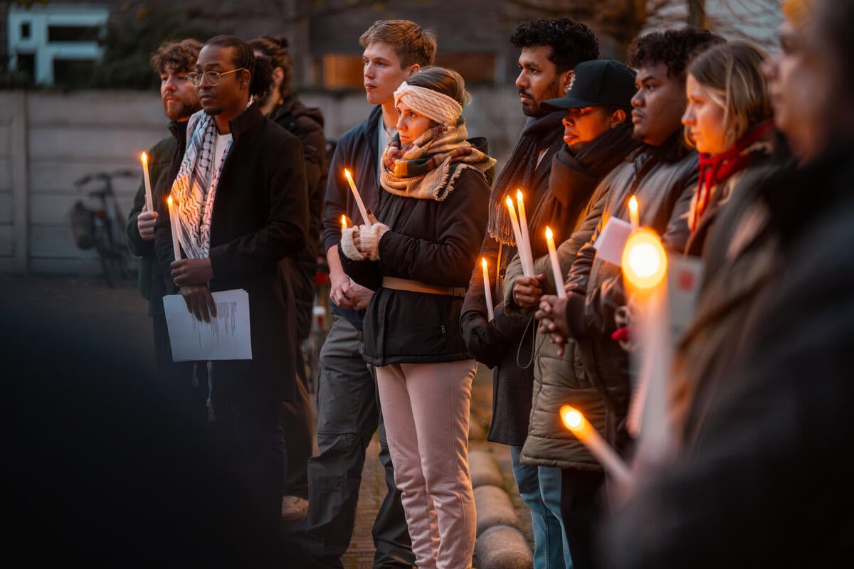 Candlelight Vigil at the ICJAO Hearings in The Hague. &copy; Emiel Hornman / Greenpeace