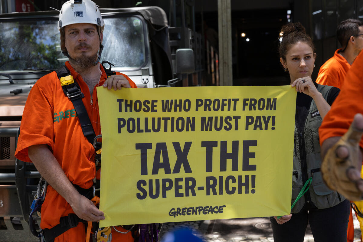 Action during the G20 Summit in Brazil. © Tuane Fernandes / Greenpeace