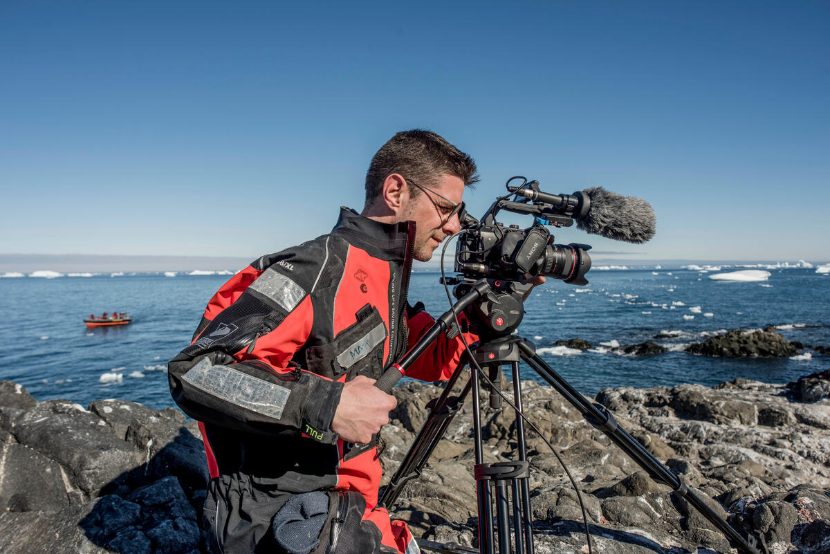 Antarctic Livestream To London. © Tomás Munita / Greenpeace