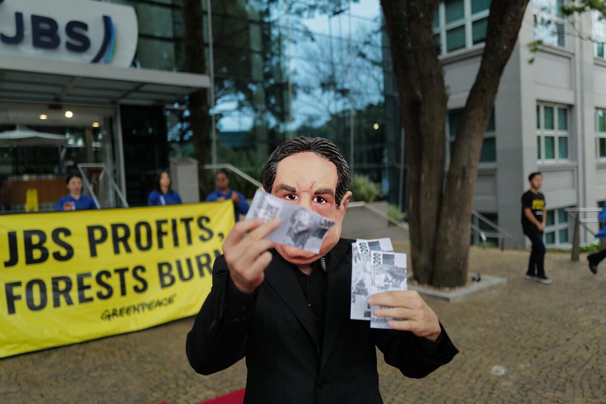 Protest against Amazon Devastation at JBS Headquarters in São Paulo. © Greenpeace Protest against Amazon Devastation at JBS Headquarters in São Paulo. © Greenpeace