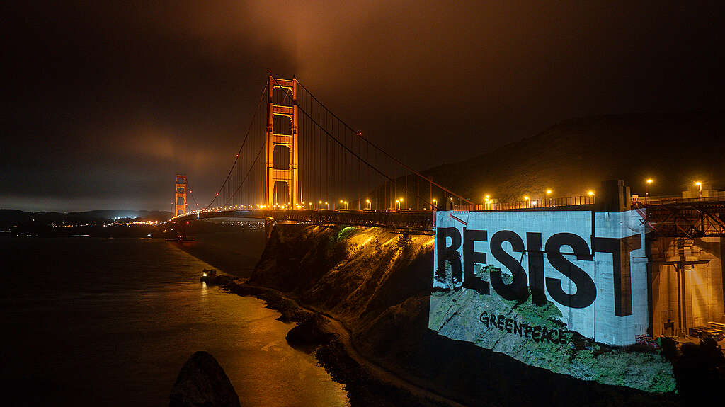 © Paul Kuroda / Greenpeace At nightfall in California, Greenpeace USA