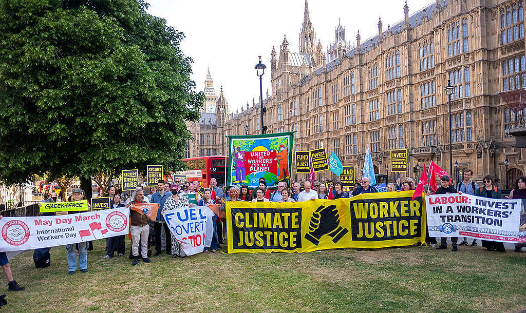 Climate activists and trade unionists join forces outside of Parliament and stand with workers in the face of the UK's transition away from oil and gas. They demand that a workers' transition is funded at the upcoming Comprehensive Spending Review. Speakers include Amy Cameron (Greenpeace UK) and speakers from Unite, FOES, RMT, TUC Aberdeen. © Angela Christofilou / Greenpeace Climate activists and trade unionists join forces outside of Parliament and stand with workers in the face of the UK's transition away from oil and gas. They demand that a workers' transition is funded at the upcoming Comprehensive Spending Review. Speakers include Amy Cameron (Greenpeace UK) and speakers from Unite, FOES, RMT, TUC Aberdeen. © Angela Christofilou / Greenpeace