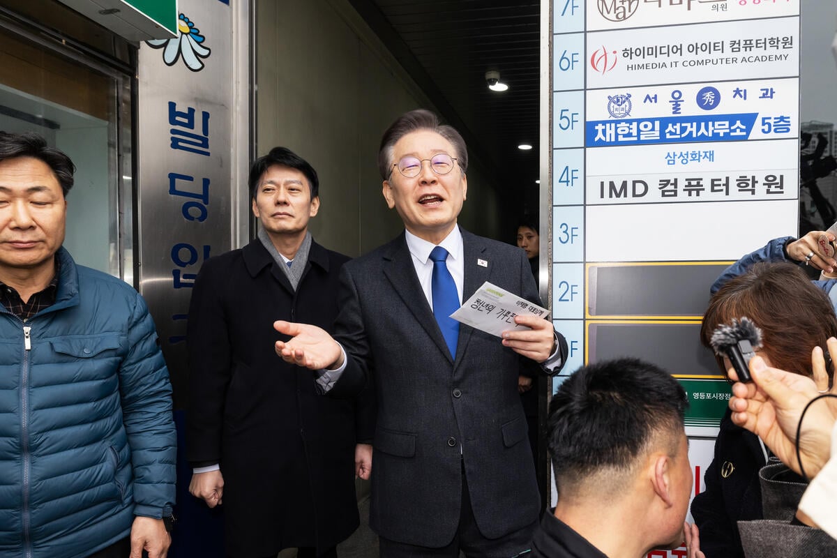 Protest on Carbon Budget and Climate Justice ahead of General Elections in Korea. © Jung Taekyong / Greenpeace Protest on Carbon Budget and Climate Justice ahead of General Elections in Korea. © Jung Taekyong / Greenpeace