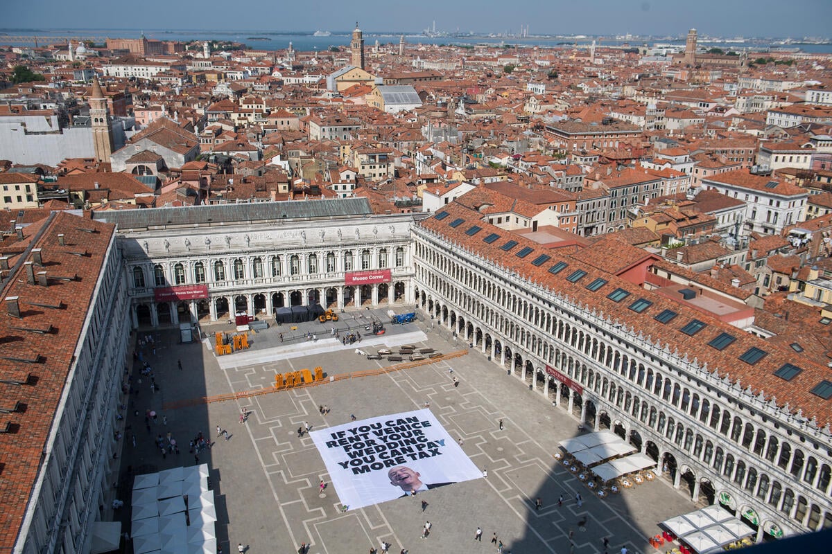 Banner Action in Venice, Italy. © Greenpeace / Michele Lapini Banner Action in Venice, Italy. © Greenpeace / Michele Lapini