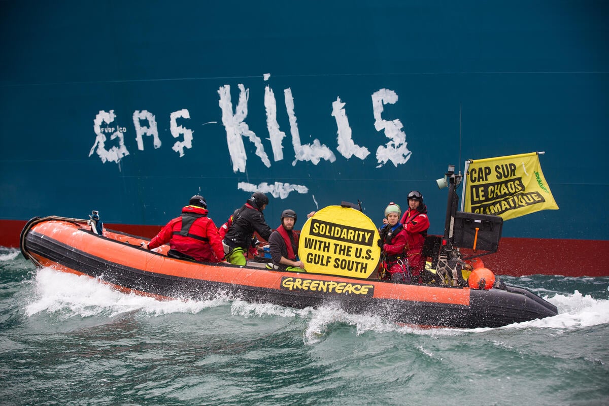 Protest against TotalEnergies Floating Terminal at Port Le Havre. © Jean Nicholas Guillo / Greenpeace Protest against TotalEnergies Floating Terminal at Port Le Havre. © Jean Nicholas Guillo / Greenpeace