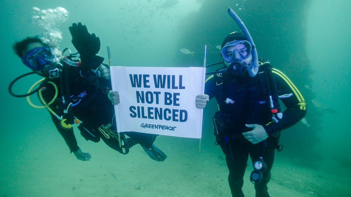 Dive on Rainbow Warrior Wreck in Matauri Bay, New Zealand. © Josh Chapman / Greenpeace Dive on Rainbow Warrior Wreck in Matauri Bay, New Zealand. © Josh Chapman / Greenpeace