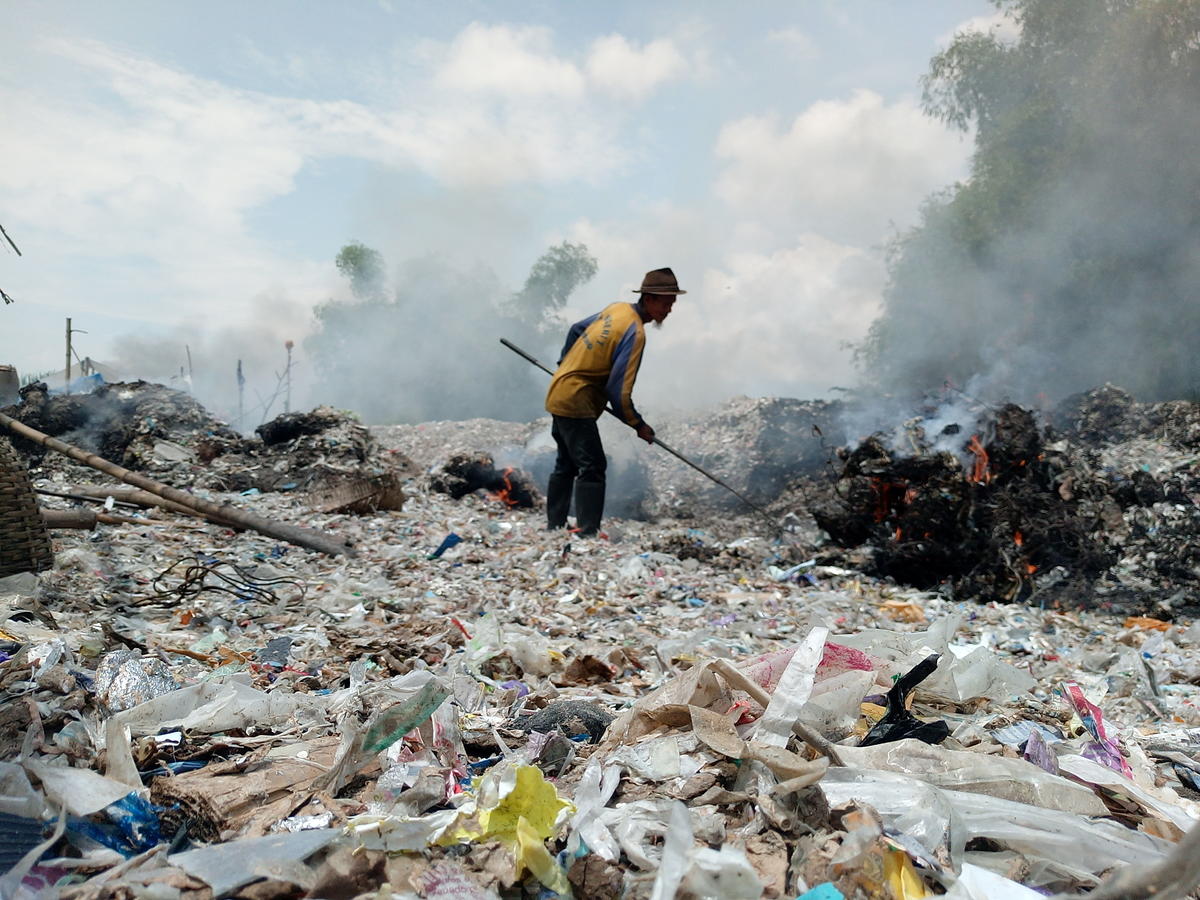 Greenpeace calls for drastic cut in plastic production as new report reveals millions at risk of toxic air pollution exposure