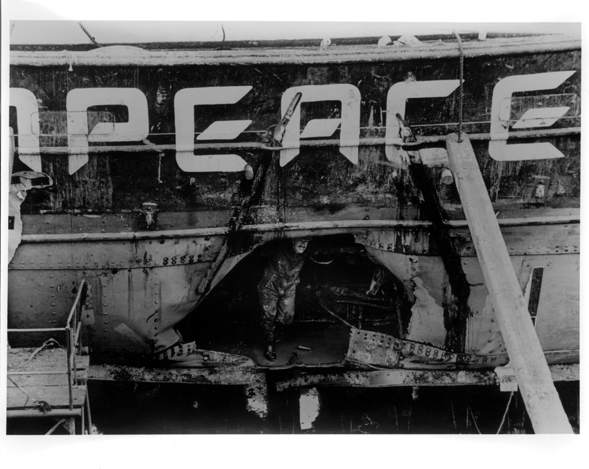 Bomb Damage to the Rainbow Warrior. © Keith Scott / Truth / Greenpeace Bomb Damage to the Rainbow Warrior. © Keith Scott / Truth / Greenpeace