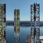 Greenpeace Central and Eastern Europe (CEE) activists from six countries have climbed 135 meters (the height of a skyscraper) up a towering fossil gas installation platform known as a Jackup rig, to stage a protest in Pula on the Croatian Adriatic Sea. They unfurled two banners saying “Stop Gas” and “Start Future”, illustrated with solar and wind energy.