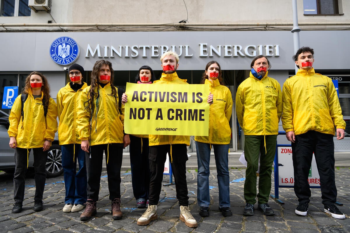 Activists Take a Stand against Energy Minister's Attempts to Silence NGOs in Bucharest. © Patric Pavel / Greenpeace Activists Take a Stand against Energy Minister's Attempts to Silence NGOs in Bucharest. © Patric Pavel / Greenpeace
