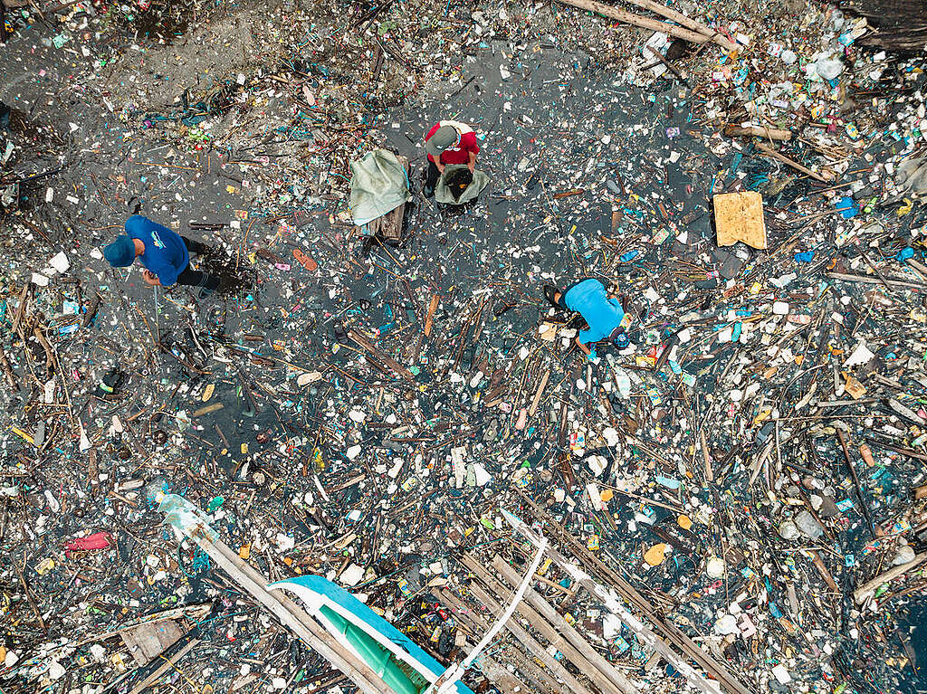 Plastic Waste Investigation in the Philippines. © Jilson Tiu / Greenpeace