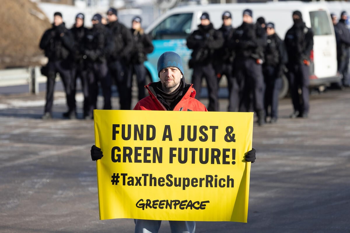 Action to Block Heliport Lago ahead of WEF, Davos. © Daniel Müller / Greenpeace Action to Block Heliport Lago ahead of WEF, Davos. © Daniel Müller / Greenpeace