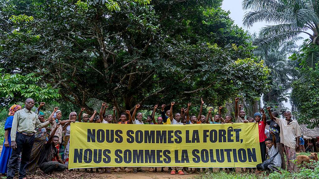 People holding a banner in French that reads: People holding a banner in French that reads: