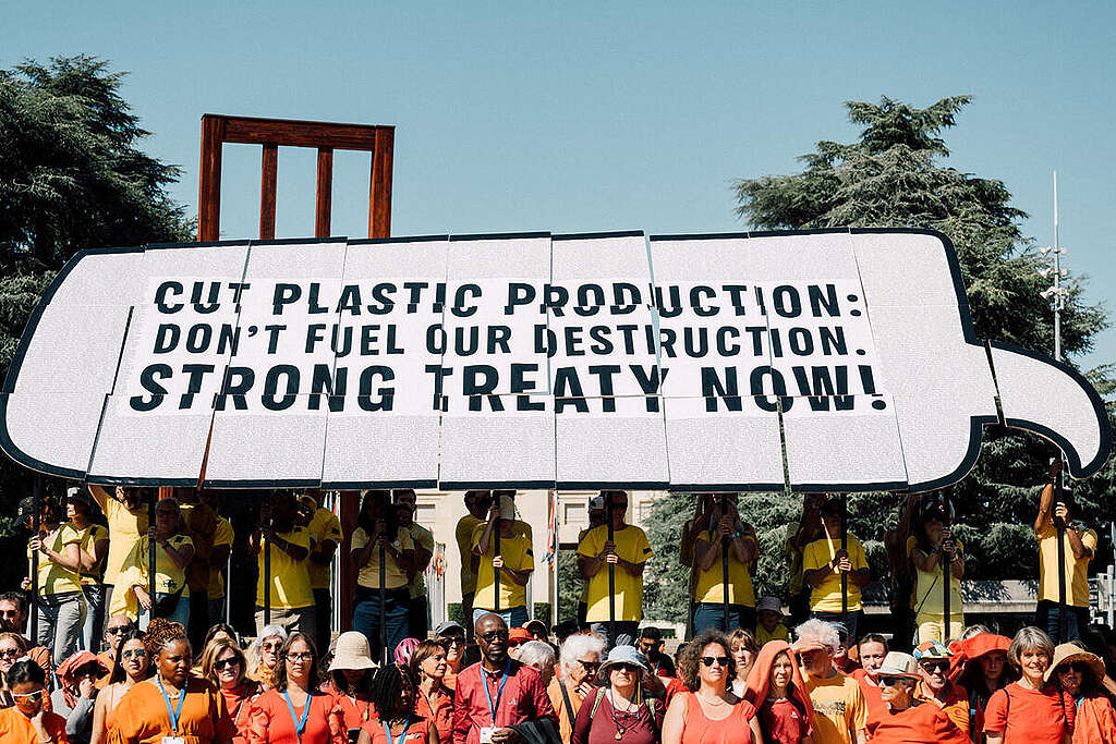 Ahead of the UN negotiations hundreds of citizens and civil society organisations from across the world gather at Place des Nations in Geneva to demand an ambitious and legally binding plastics treaty that puts people and the planet before polluters. Protesters wear yellow, red and orange to symbolise the urgency of the crisis and the danger posed by the unchecked production of plastic, which is overwhelmingly derived from fossil fuels. © Samuel Schalch / Greenpeace
