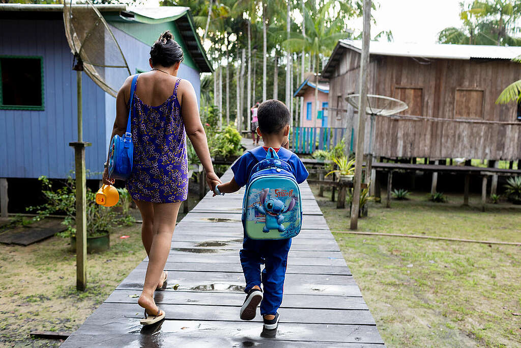Respect the Amazon Expedition: São Raimundo Community. © Nilmar Lage / Greenpeace