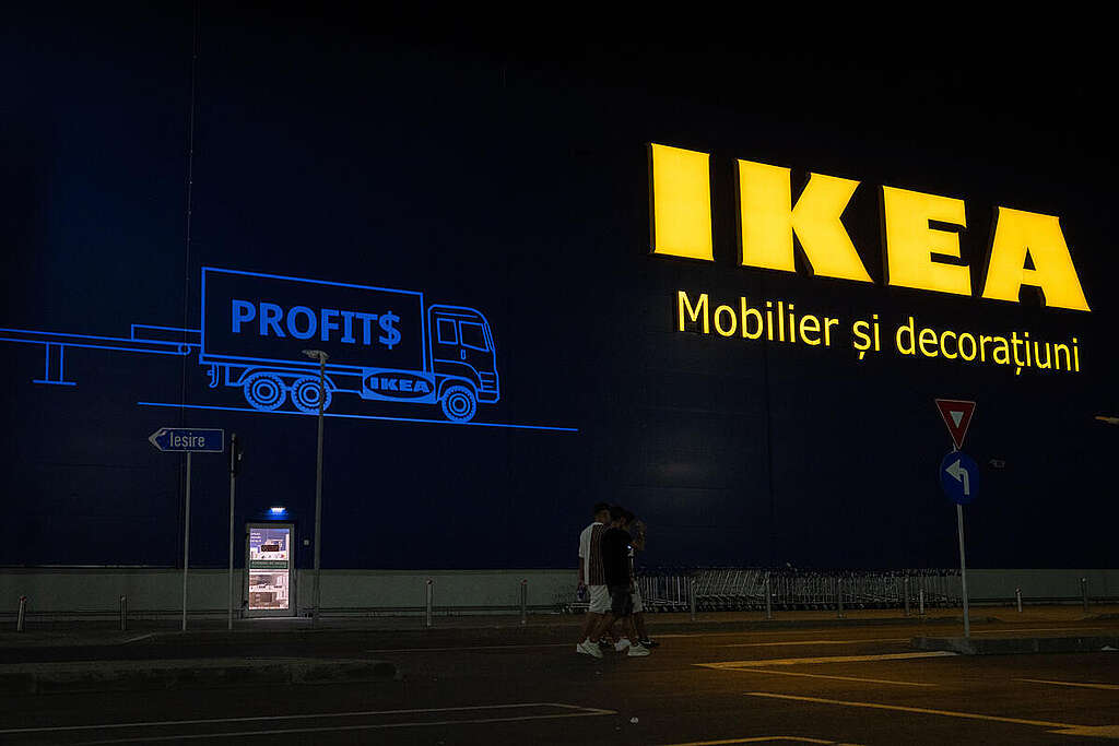 Projection at IKEA to Launch Forest Destruction Investigation in Romania. © Andreea Campeanu / Greenpeace