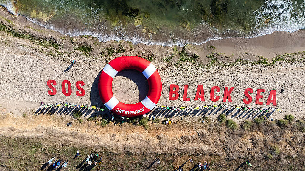 50+ Greenpeace Activists from Bulgaria and Romania Gather at the Border to Deliver a Powerful Message: No New Oil and Gas Drilling in the Black Sea. © Bogdan Costas / Greenpeace