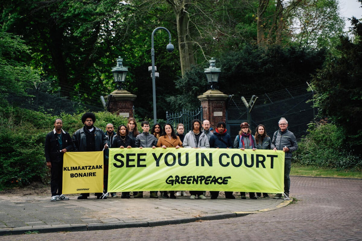 Protest during Council of Ministers Meeting at the Catshuis in The Hague. © Tengbeh Kamara / Greenpeace