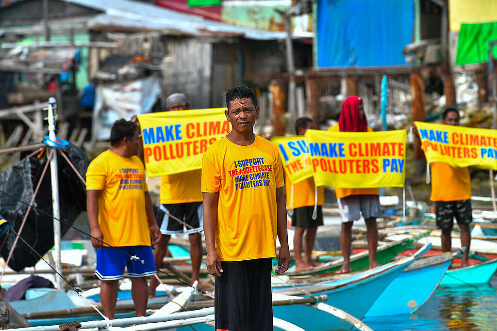 Filipino Climate Survivors Sue Shell for Typhoon Odette. © Victor  Kintanar / Greenpeace Filipino Climate Survivors Sue Shell for Typhoon Odette. © Victor  Kintanar / Greenpeace