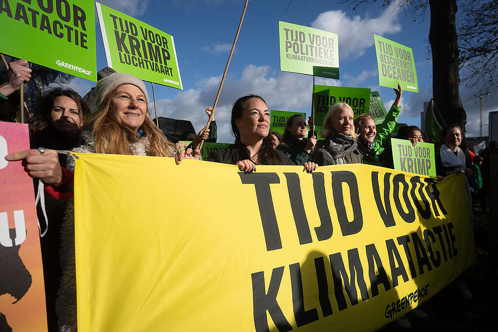 More than 45,000 People Take Part in the Climate March in The Hague. © Gosse Bouma / Greenpeace More than 45,000 People Take Part in the Climate March in The Hague. © Gosse Bouma / Greenpeace