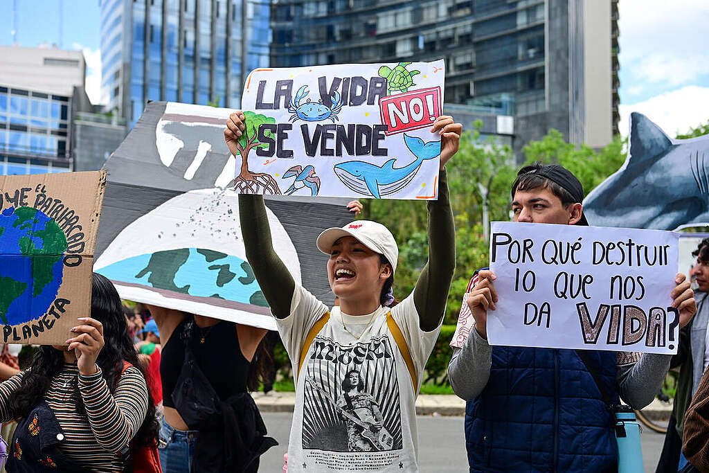 March for Climate, Life and the Future in Mexico. © Greenpeace / Ilse Huesca