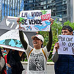 Greenpeace Mexico enthusiastically and joyfully joins the March for Climate, Life, and the Future, a call to defend life in all its forms, but also from a sense of urgency and the need to act in its favor: to raise our voices and demand an end to its destruction.
We recognize that this struggle must be intersectional, transnational, diverse, and justice-oriented. We are part of a broader movement, often led by indigenous peoples and communities, as well as by people living in conditions of vulnerability and marginalization. We understand the interdependencies between stopping climate change, halting biodiversity loss, and ending the injustices of capitalism, colonialism, and war.
Our commitment is to life. Climate change is, above all, a social justice issue. From our organization, we will continue to promote the fight for climate and energy justice and the defense of our only home. It is time to resist.