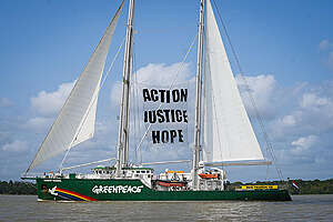 Greenpeace Ship Rainbow Warrior Arrives in Belém for COP30. © Filipe Bispo / Greenpeace