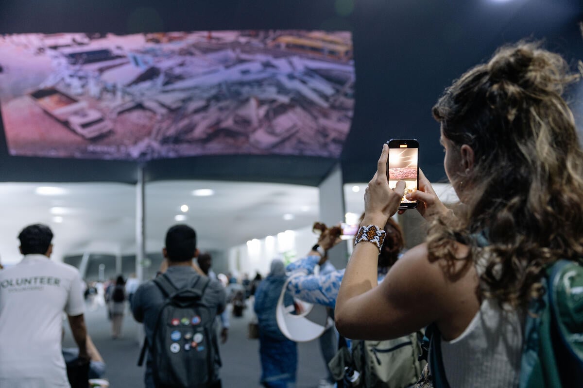 Extreme weather projection at COP30. © Marie Jacquemin / Greenpeace
