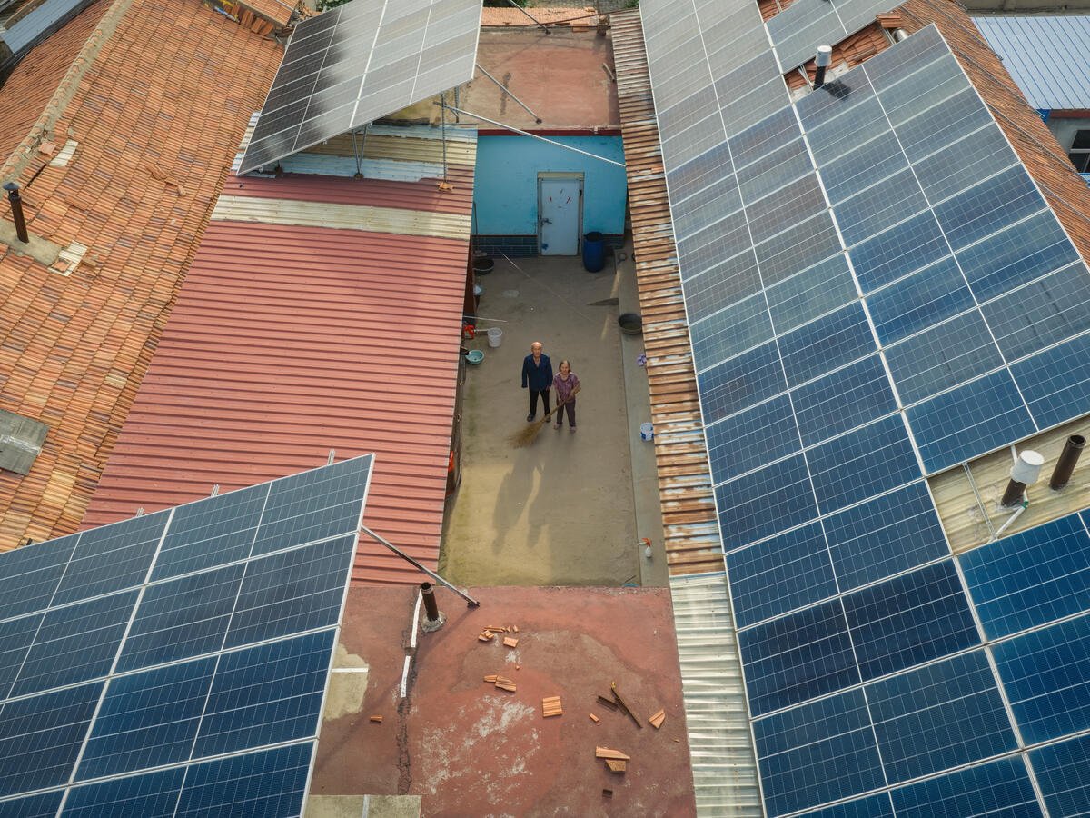 Lighting The Future: People's Hope and Power in China's Green Energy Future. © Weimin Chu