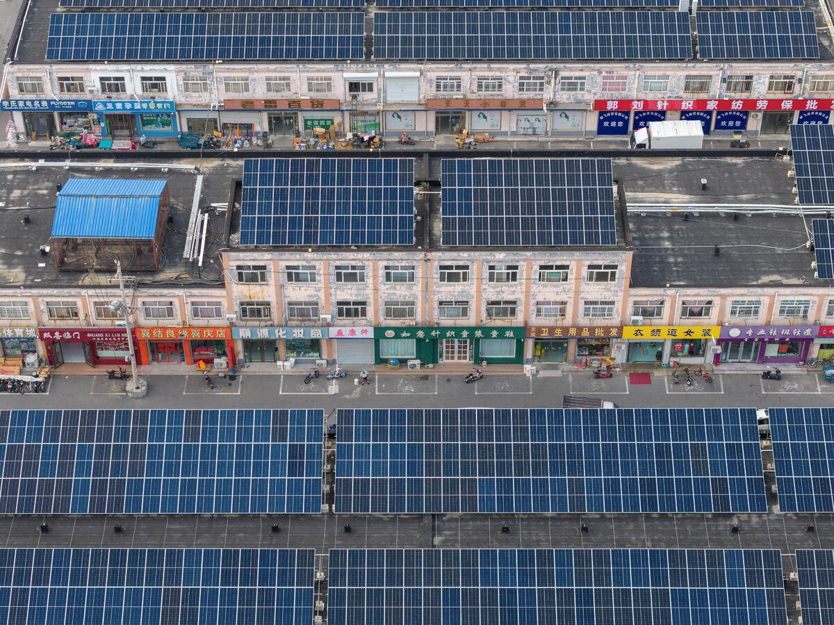 Lighting The Future: People's Hope and Power in China's Green Energy Future. © Weimin Chu