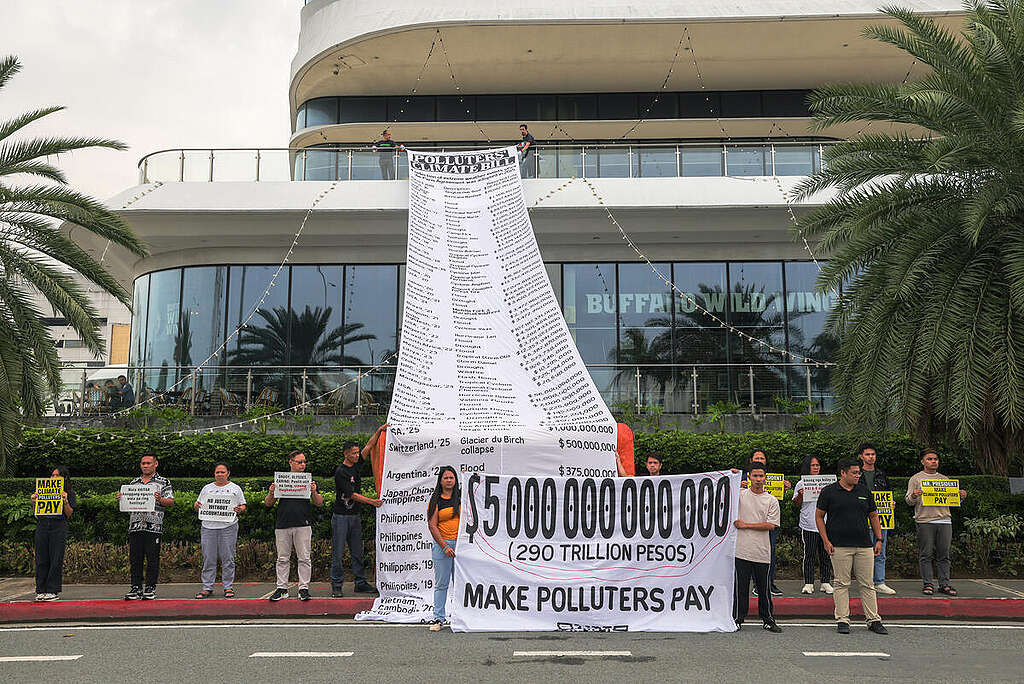 Climate Survivors Reveal Trillion-dollar Polluter's Climate Bill in the Philippines. © Jilson Tiu / Greenpeace Climate Survivors Reveal Trillion-dollar Polluter's Climate Bill in the Philippines. © Jilson Tiu / Greenpeace