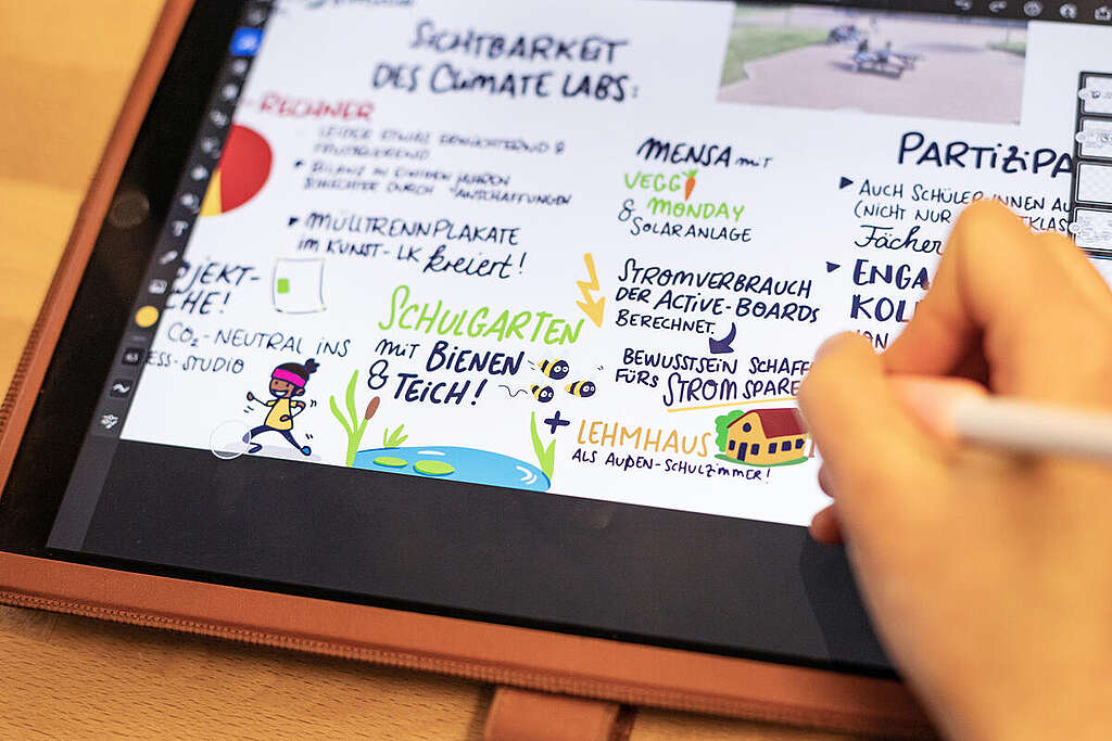 Graphic Recorder at Work for Greenpeace Germany. © Maria Feck / Greenpeace