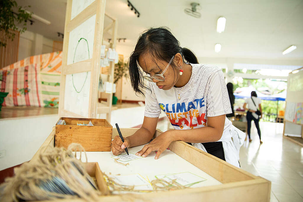 Climate Justice Walk Participants in Tacloban. © Geric Cruz / Greenpeace