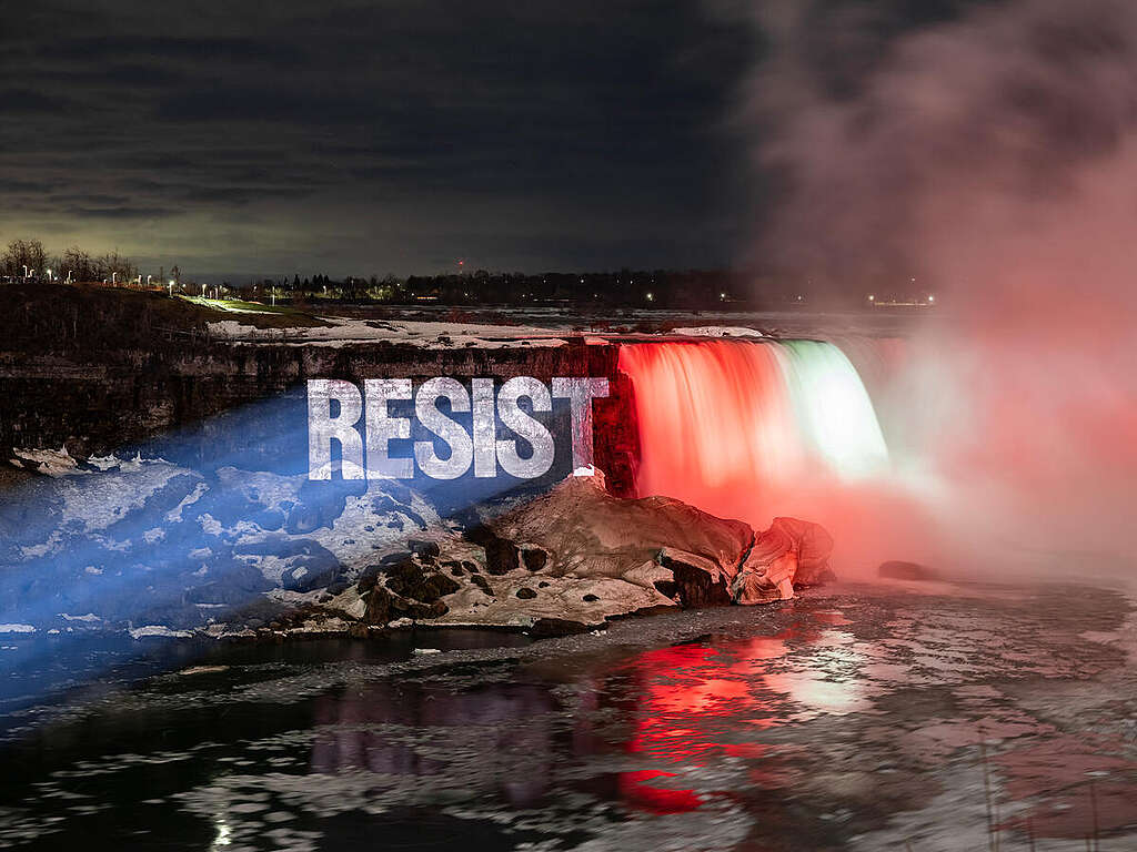 Ahead of a federal election, Greenpeace Canada's activists projected powerful messages on the world famous Niagara Falls: 