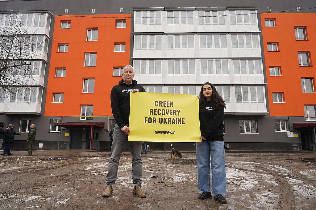 Greenpeace Green Reconstruction in Ukrainian Apartment Block in Trostjanez. © Ivan Canabrava
Kick Stokvis / Greenpeace