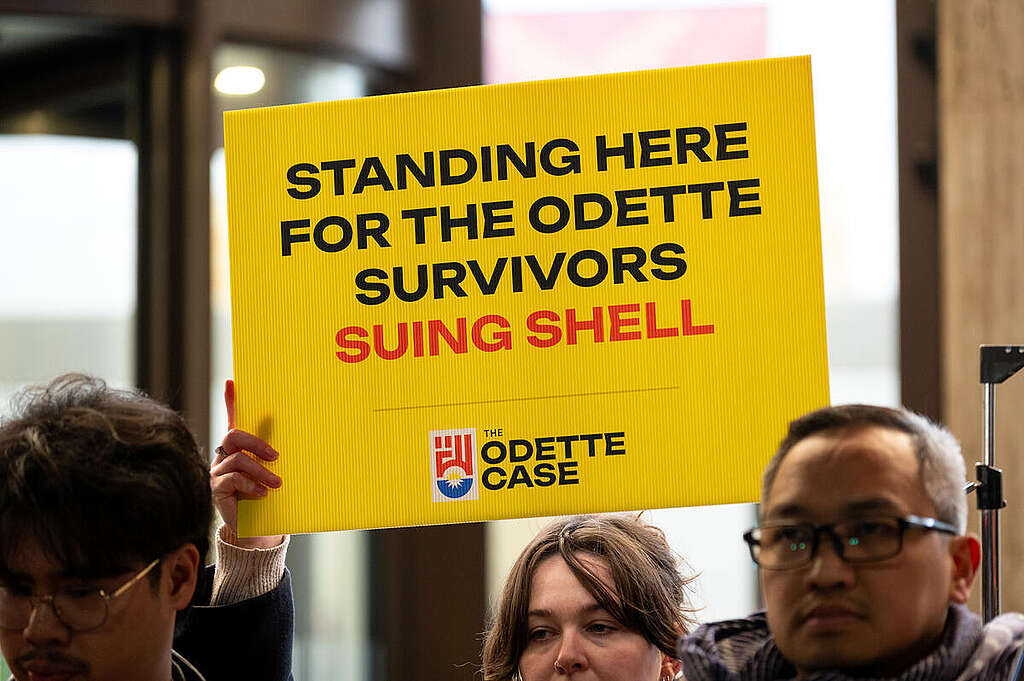 Vigil outside Shell Centre Marks Typhoon Odette Anniversary and Demands Climate Justice. © Andrea Domeniconi / Fossil Free London