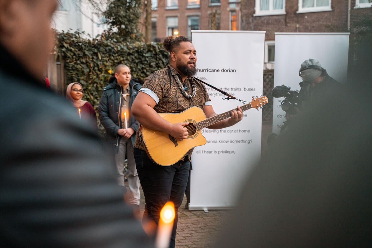 Candlelight Vigil at the ICJAO Hearings in The Hague. &copy; Emiel Hornman / Greenpeace