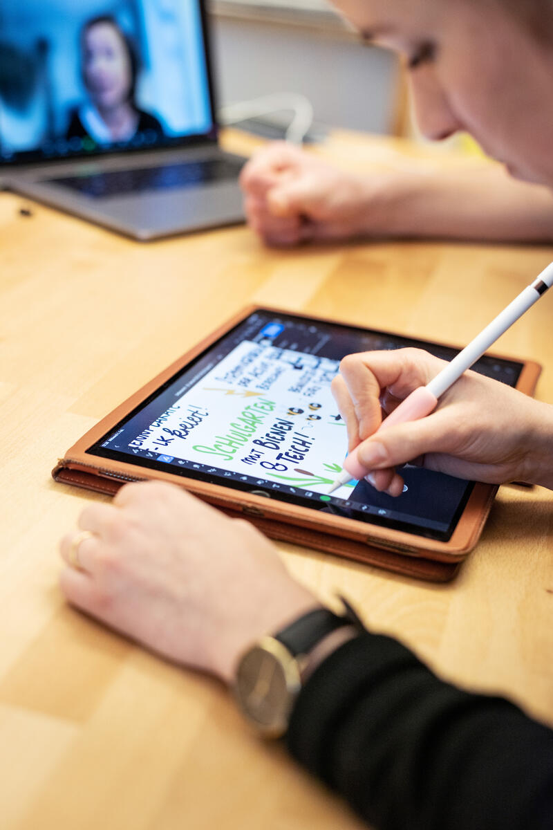 Graphic Recorder at Work for Greenpeace Germany. © Maria Feck / Greenpeace