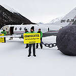Greenpeace International activists from across Europe symbolically “confiscated” private planes at the Engadin airport in Samedan, Switzerland, which is used by participants of the World Economic Forum (WEF).
The peaceful protest marks the last of a series of creative interventions calling policy-makers to tax the super-rich, representing 1% of the world’s population, and redirect tax revenues towards affordable green housing, public transport, and climate and environmental action, to support communities and protect the planet.