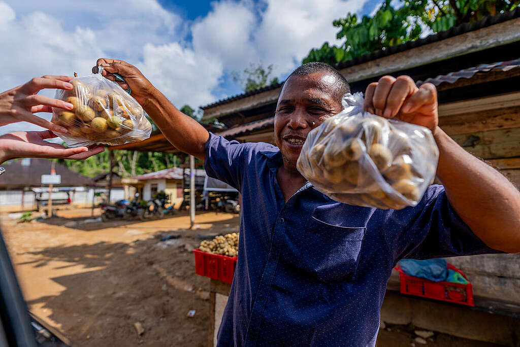 Aid and Donations Delivered after the Flash Flood in Tukka Subdistrict, Central Tapanuli. &copy; Alif R Nouddy Korua / Greenpeace