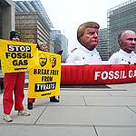 Greenpeace Belgium activists warn them not to replace Putin’s gas with Trump’s in Brussels.