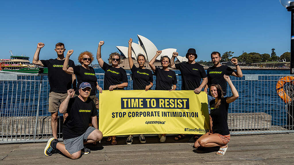 Solidarity against SLAPP Energy Transfer Lawsuit at the Sydney Opera House. © Greenpeace / Alison Lee Rubie
