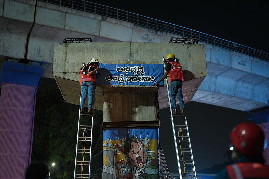 Bangalore Rising. Greenpeace India putting up stickers on R R Nagar Pillars. &copy; Greenpeace