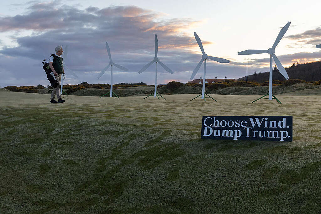 Wind Farm Action on Trump's Golf Course in Scotland. © Lucy Cartwright / Greenpeace