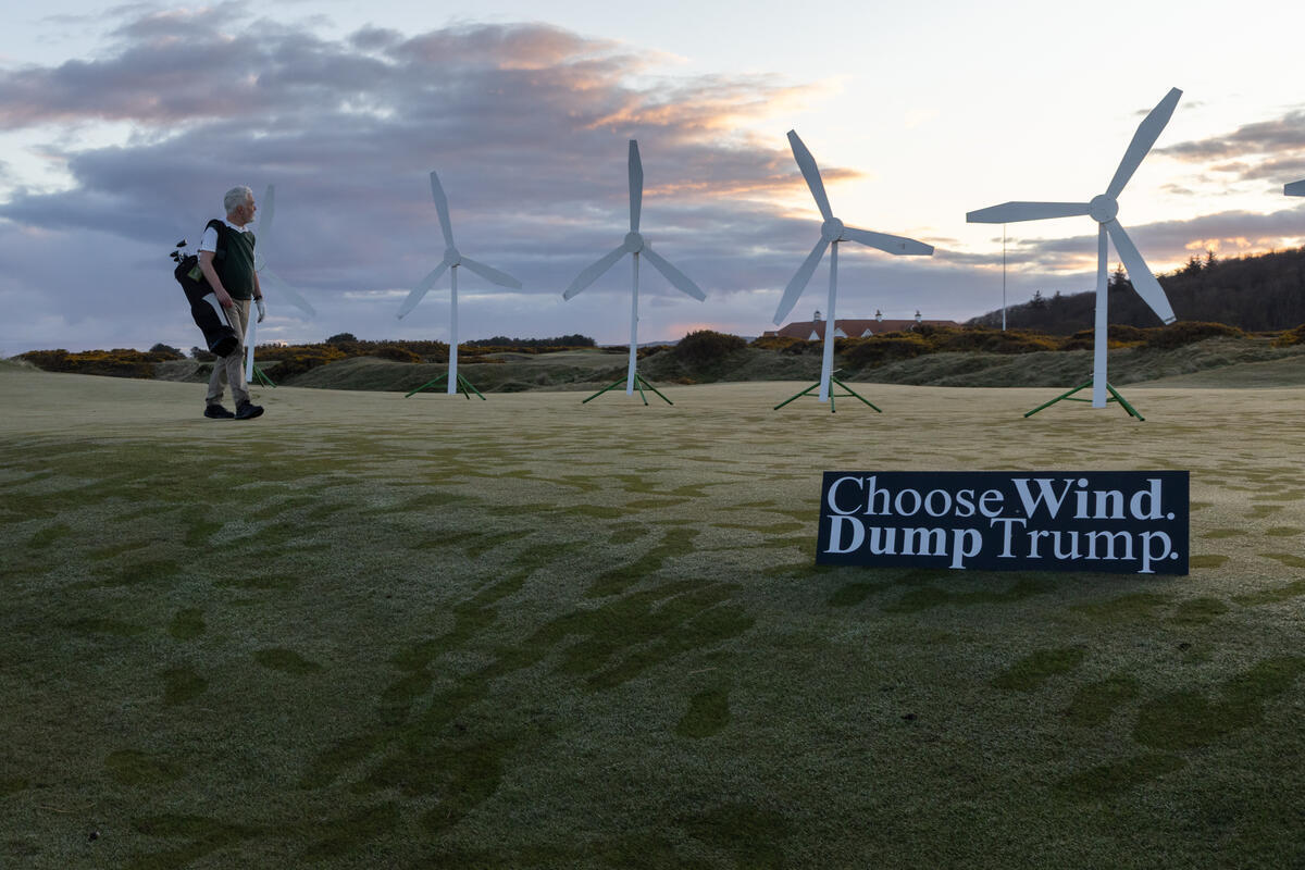 Wind Farm Action on Trump's Golf Course in Scotland. © Lucy Cartwright / Greenpeace