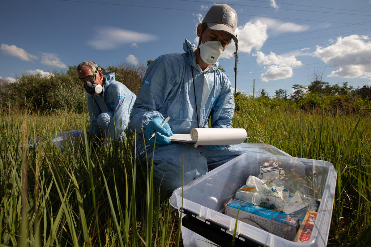 Examination on Radioactivity around Chornobyl. © Jeremy Sutton-Hibbert / Greenpeace