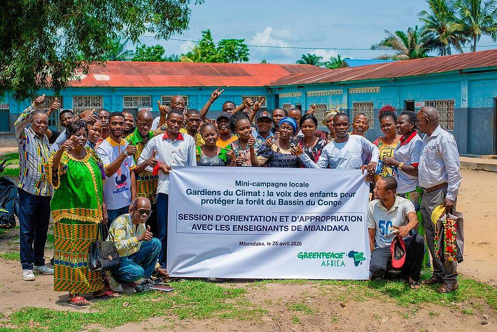 Identification of pilot schools, structuring of educational calendars, and launch of the mini-campaign activities PHOTOS - Mbandaka, DRC. © Emmanuel Mokwele / Greenpeace
